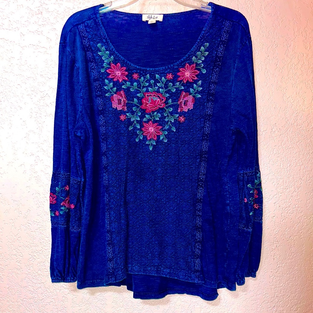 👠This Dark Denim Blue Top is beautifully embroidered on bodice and sleeve.